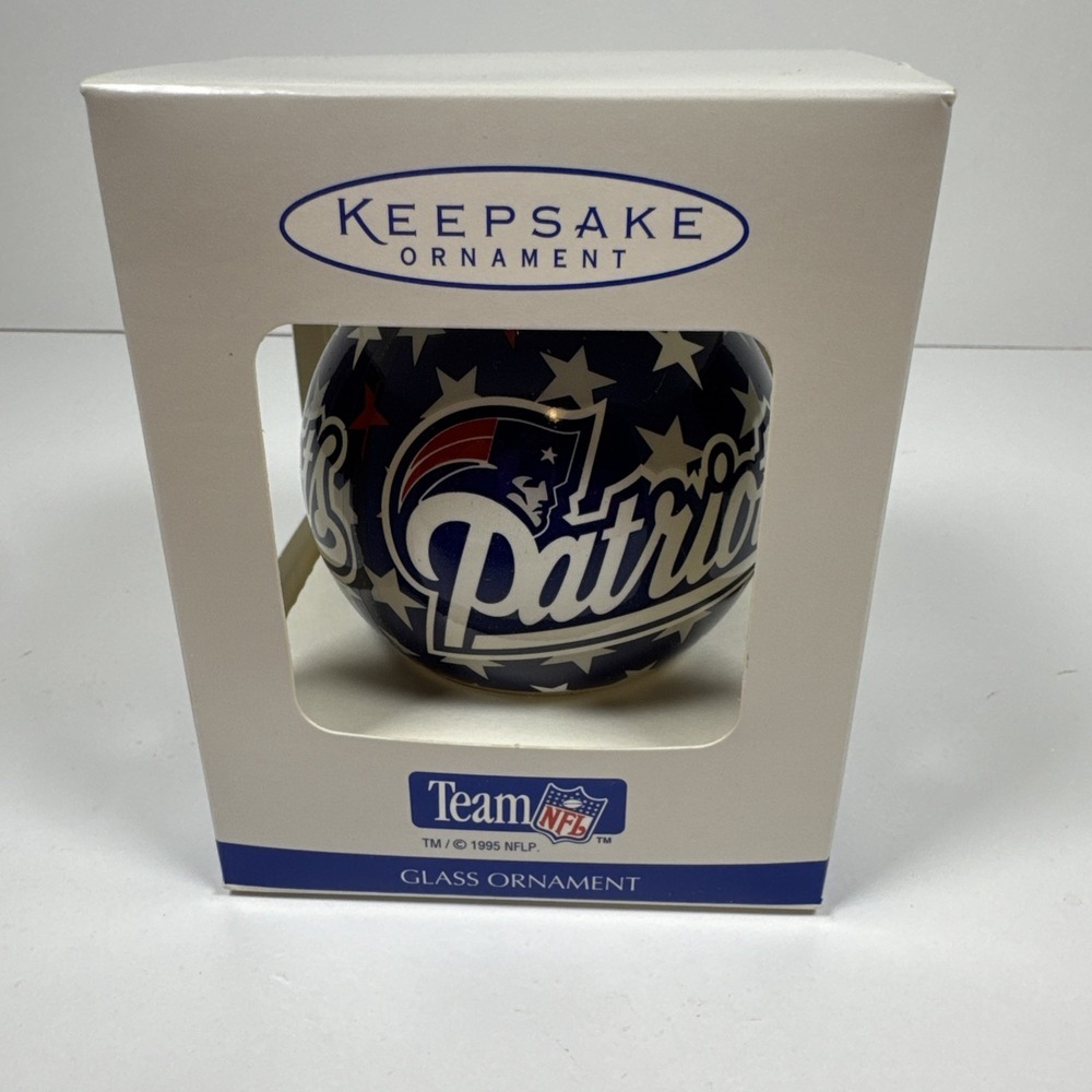 Vtg 1995 Hallmark Keepsake Ornament NEW ENGLAND PATRIOTS NFL Glass Ornament, NEW